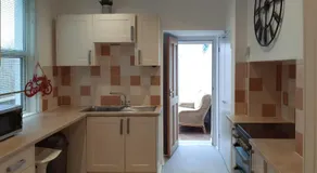 Welcoming 4 Bed Holiday Home in Eastbourne - Image 2
