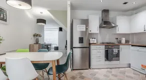 City Stay Haven - Coop Live - Etihad - Sleeps 9 - Free Parking - Image 5