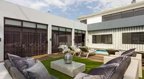OCEAN BREEZE SUNSET BEACH - Boutique Guesthouse - Cape Town - Image 2