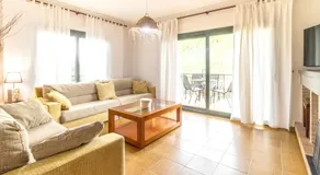 Ca La Iaia – Casa con piscina y jardín - Image 2