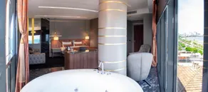 B&C HOTEL - Image 4
