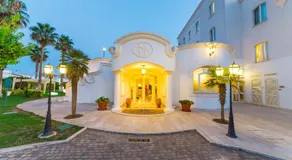 Nicolaus Prime Il Gabbiano Hotel - Image 2