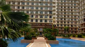 Homey Apartment with Olympic-sized pools - Image 2