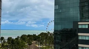 Apartamento à beira mar de Pajuçara com varanda privativa e Wi-Fi rápido - Image 3