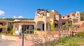 Residence with swimming pool just 5 minutes from Budoni, apartments with air conditoning and private - Image 3