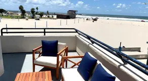 Best Mission Beach Location - Regardez les joueurs de volleyball, les surfeurs et les nageurs de cette plage - Image 3