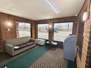Plaza Hotel By OYO Calumet Park Alsip I 57 - Image 5