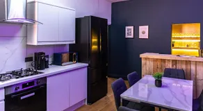 The Rockfield by Serene Stays Stylish 6BR near Anfield with Bar Virgin Media and Fast WiFi - Image 5