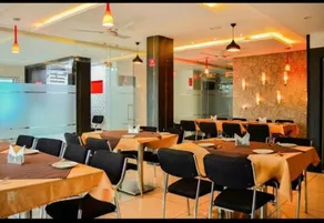 HOTEL CRYSTAL INN-Best 3 Star Hotel in Ujjain - Image 4