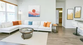 Poolside Comfort 2BR Galleria Stay AND Garage - Image 3