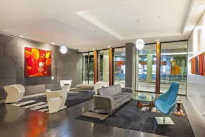 Chic Docklands Stay Panoramic River City Views - Image 3