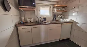 Onebnb Gästehaus mit Terrasse Nähe BER Flughafen Adlershof WISTA Treptow - Image 4