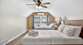 4BR Highlands Gem Walk to Bellarmine & Bardstown - Image 2