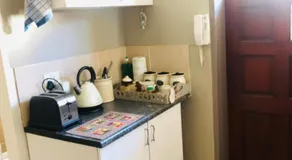 Cozy guest suite - Image 5