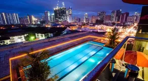 Jade Hotel and Suites - Image 2