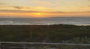 Beachfront 3-bedroom with Robben Island views - Image 3