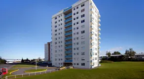 Overlooking the city, bright & cozy - Free Parking (A2) - Image 4