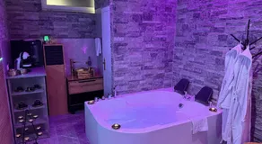 Dubai Spa Apartment #1 - Jacuzzi & Sauna Free Parking - Image 4