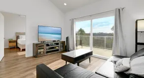 Bright Spacious Modern Getaway - Image 2