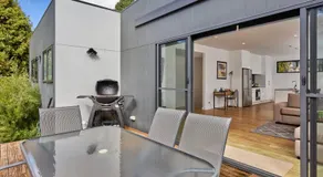 The Gorge Townhouse, stunning home & location! - Image 5