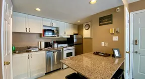Quiet Hillside Studio - Wifi, Pool, Close to The Village - Image 4