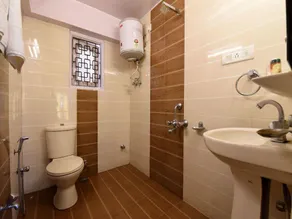 Hotel Samrat Regency - Image 2