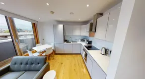 Quay Apartments Manchester - Image 5
