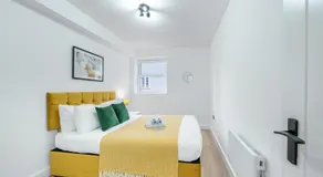 Urban And Trendy Stratford Property Sleeps 8 Free Parking Wifi - Image 2