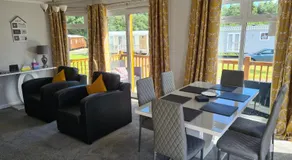 Mildreds Lodge with Hot Tub - Image 2