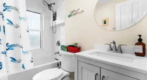 The Seafarers Stay A Nautically Themed 3BR Flat in Stonington Borough - Image 4