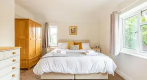 Host & Stay - St Clements House - Image 2