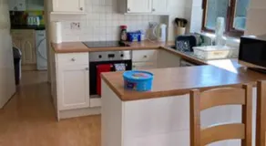 6 Bedroom House For Corporate Stays in Corby Suitable for Nightshift Workers - Image 2