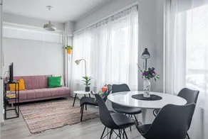 Stylish 47m2 Studio with Private Entrance - Image 2