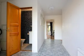 Workers • 8BR • 13 Beds • 2 Kitchens• Parking - Image 5