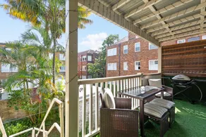 Bright Home Steps From Double Bay Beach - Image 3