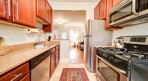 Chic 1 BR Units Near Dilworth - Image 2