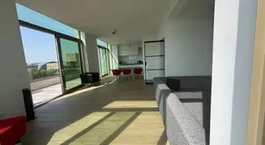 Splendid Penthouse in City Center with Water View - Image 5