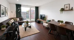 Deluxe Two Bedroom Canary Wharf Apartment - Image 3