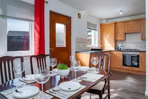 Elegant 3BR Home | City Centre | Free Parking - Image 3