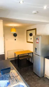 Family-Friendly Home | Near Glos Rd | Fast WiFi - Image 4