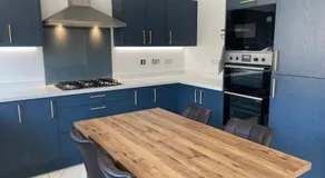 Brand-New, 2 Private Bedrooms Available, Stunning Views, Stoke Hospital, Alton Towers, Keele University, Trentham Gardens, Free Parking & Wi-Fi - Image 5