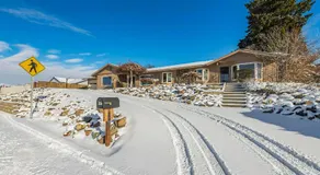 East Wenatchee Oasis 4BR, Pool, Hot Tub, Loop Trail - Image 3