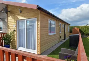 Lovely 2-Bed Chalet in Bridlington - Image 3