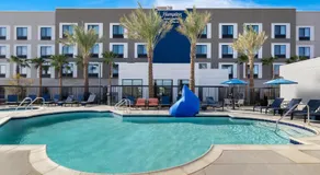 Hampton Inn & Suites by Hilton Corona - Image 3