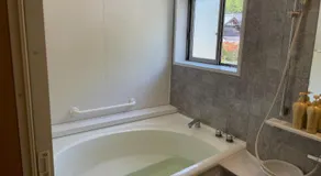 いらっしゃいませ水月湖畔宿大五郎丸は素泊まり専用の宿です - Image 3