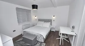 Aylesbury Apartment 1 with free parking - Image 2