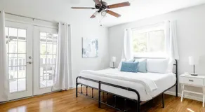 2 bed 2 bath Modern Farmhouse in Old Town Spring - Image 2