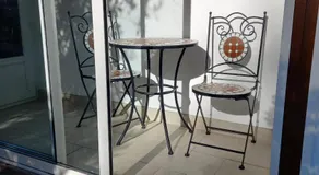 Petit studio parmi les pins et les cypres - Image 3