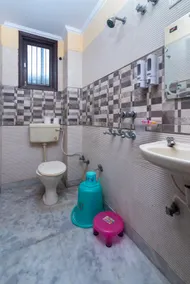 UGF Cozy Flats Bnb 2 BHK Flat,Near Airport Delhi - Image 3