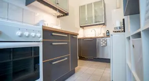 Cozy Modern Nest in the Heart of Vienna with Netflix - Image 4
